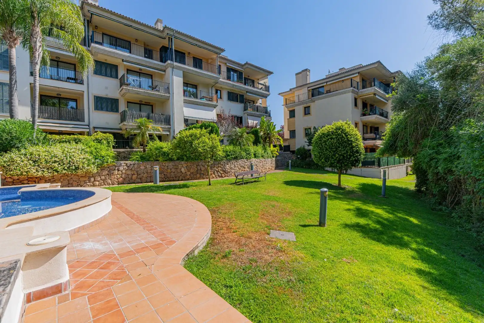 Außenansicht von Erdgeschoss zum Verkauf in  Palma de Mallorca mit Klimaanlage, Heizung und Privatgarten