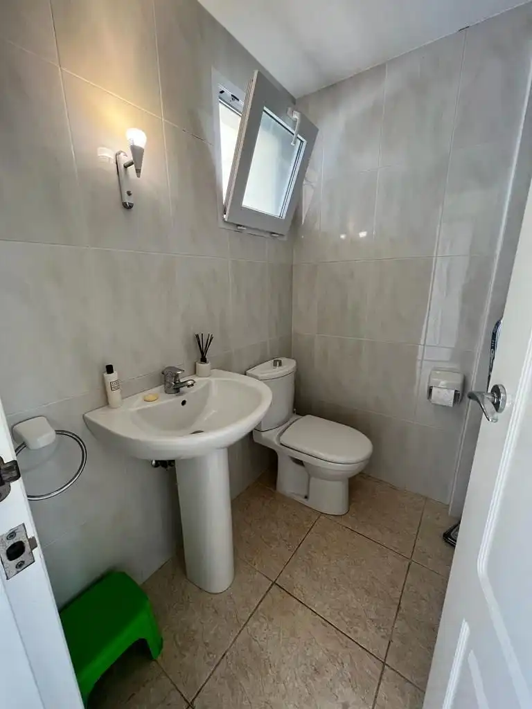 Baño de Casa adosada de alquiler en Els Poblets con Aire acondicionado, Calefacción y Jardín privado