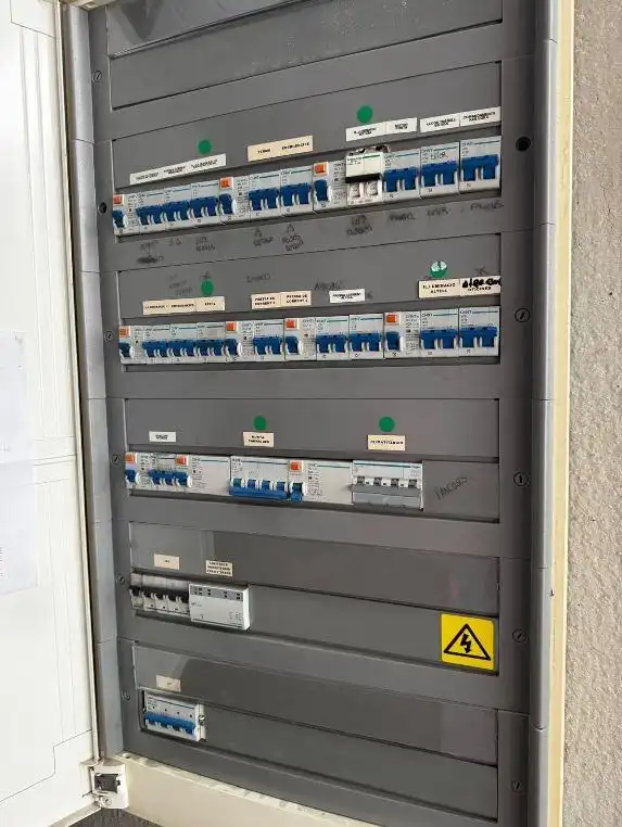 Fabrikhallen zur Miete in Òdena