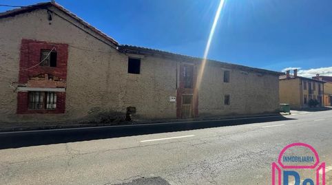 Casa de pueblo de 360 m² y 332 m² de parcela con 4 habitaciones y 2 baños, salón y cocina. No tiene calefacción. Certificación Ene, imatge 4