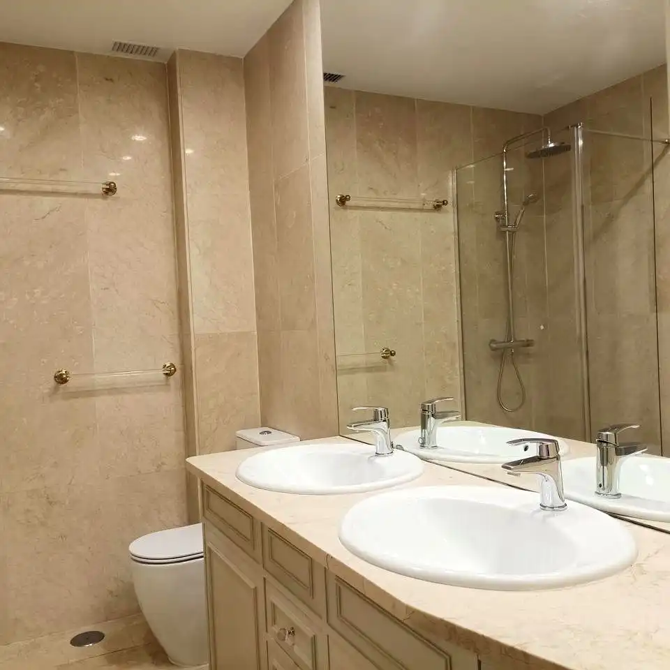 Bathroom of Flat for rent in Madrid  with Air Conditioner, Heating and Parquet flooring