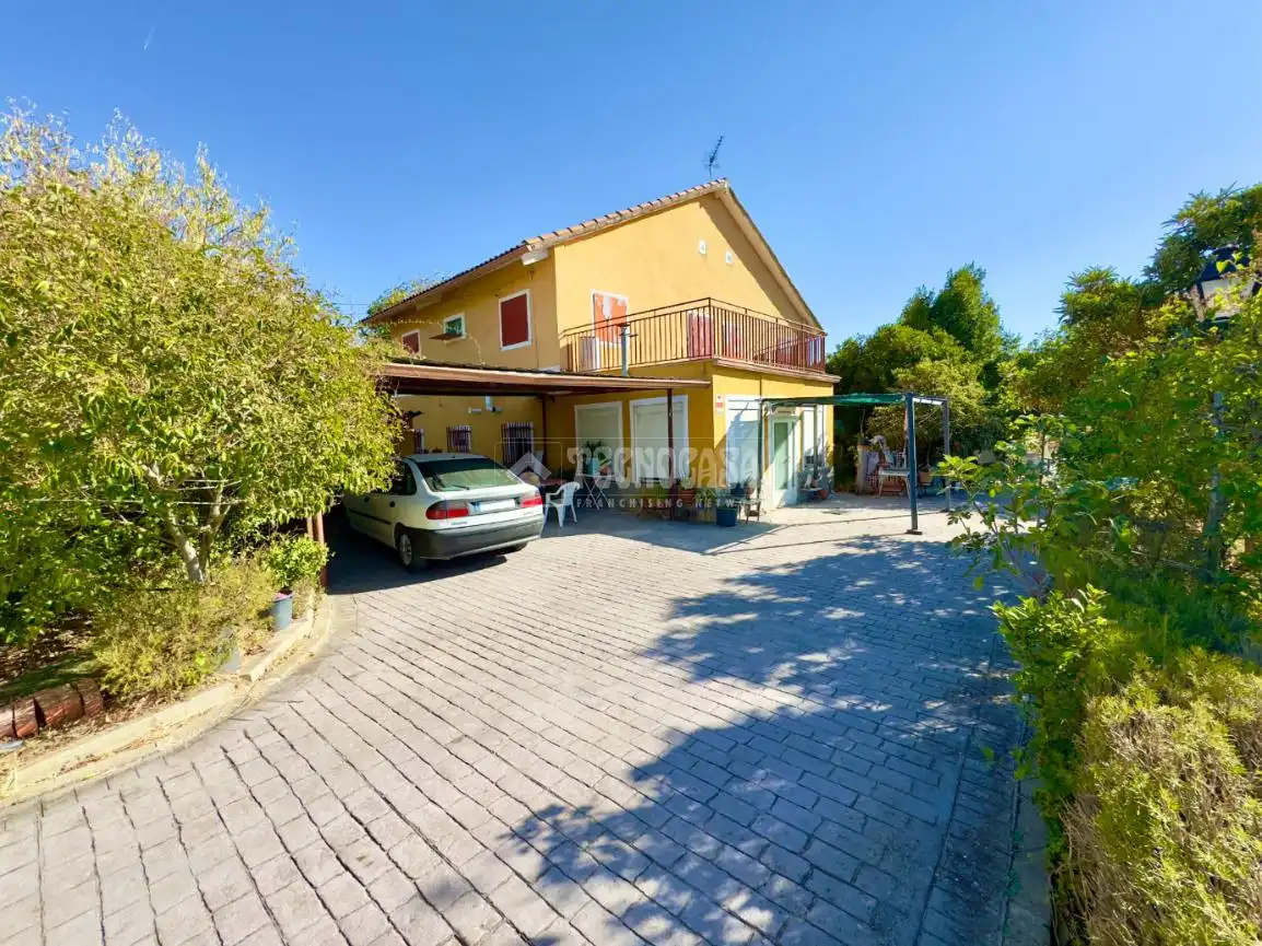 Vista exterior de Casa o xalet en venda en Valdeavero amb Calefacció, Terrassa i Traster