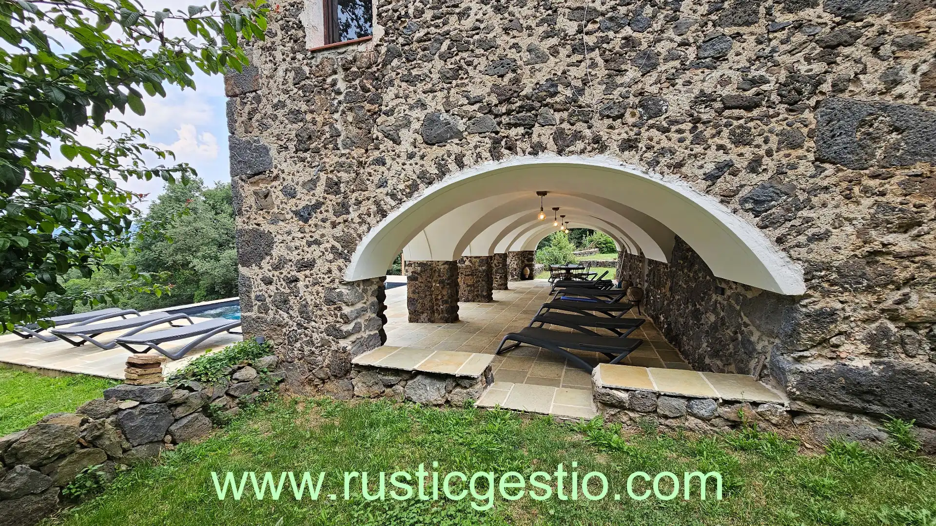 Terraza de Finca rústica en venta en Olot con Aire acondicionado, Jardín privado y Parquet