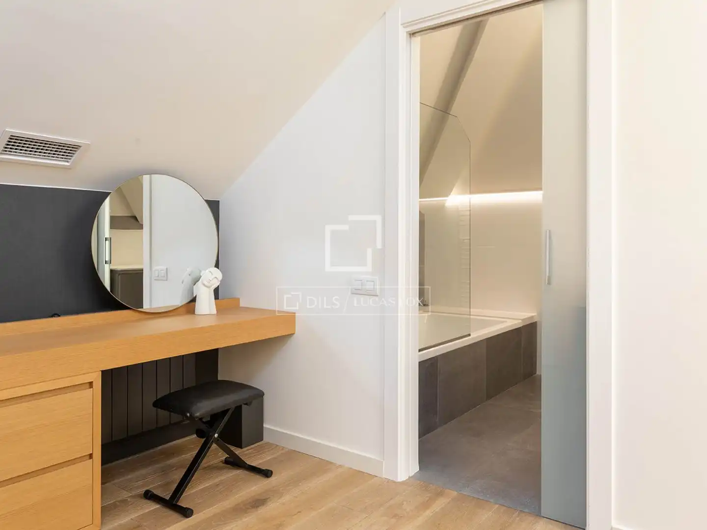 Badezimmer von Wohnung zum Verkauf in Barcelona mit Klimaanlage und Terrasse