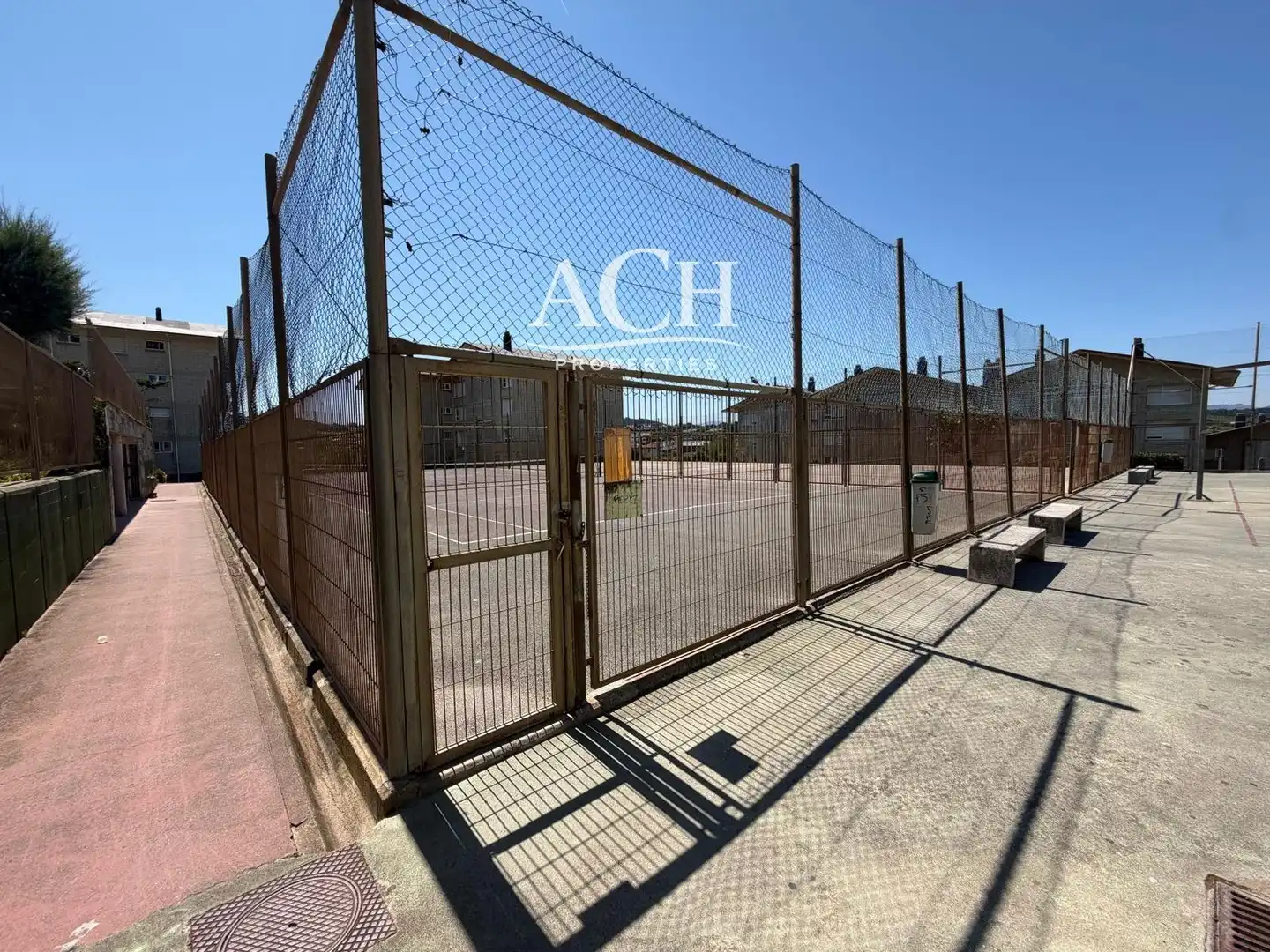 Aparcament de Pis en venda en Sopela amb Calefacció, Terrassa i Balcó