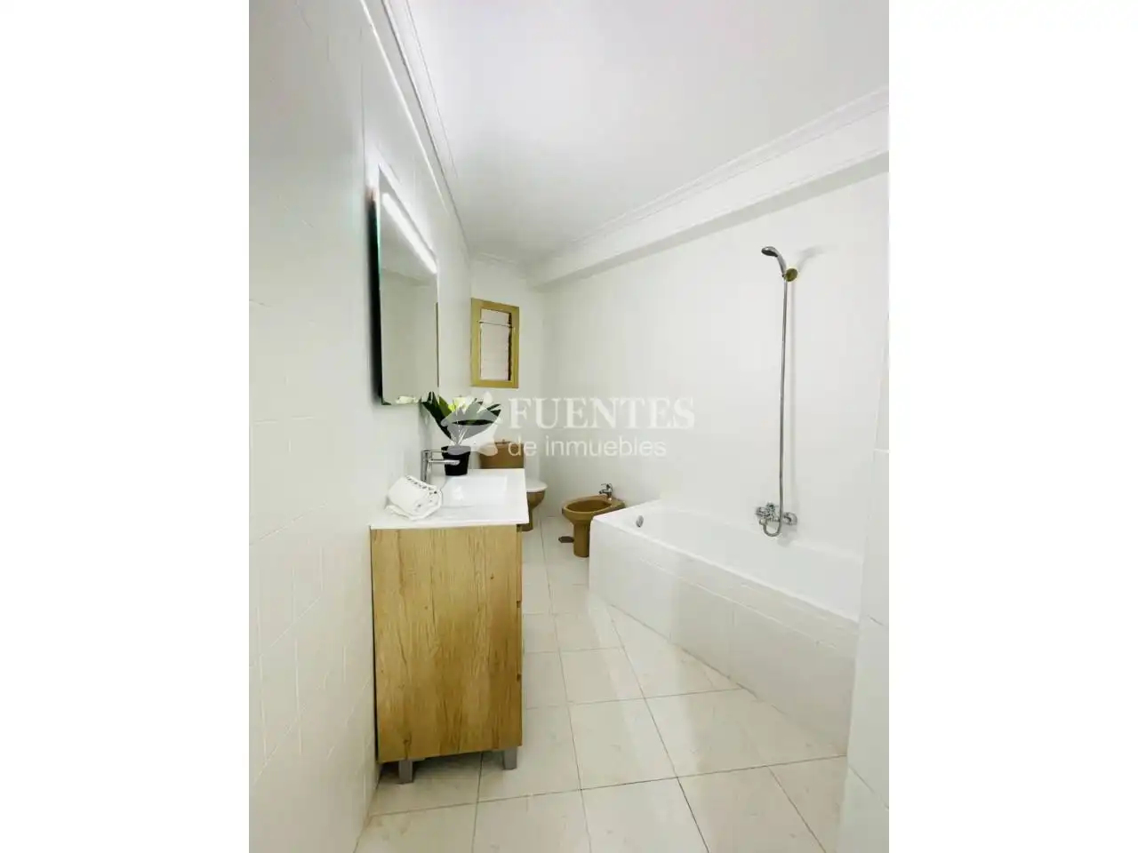 Habitación de Piso en venta en Alicante / Alacant con Aire acondicionado y Terraza
