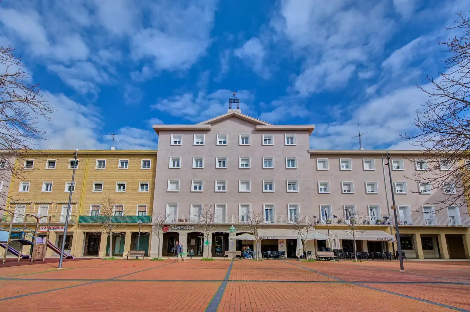 Vista exterior de Piso en venta en  Pamplona / Iruña con Calefacción y Parquet