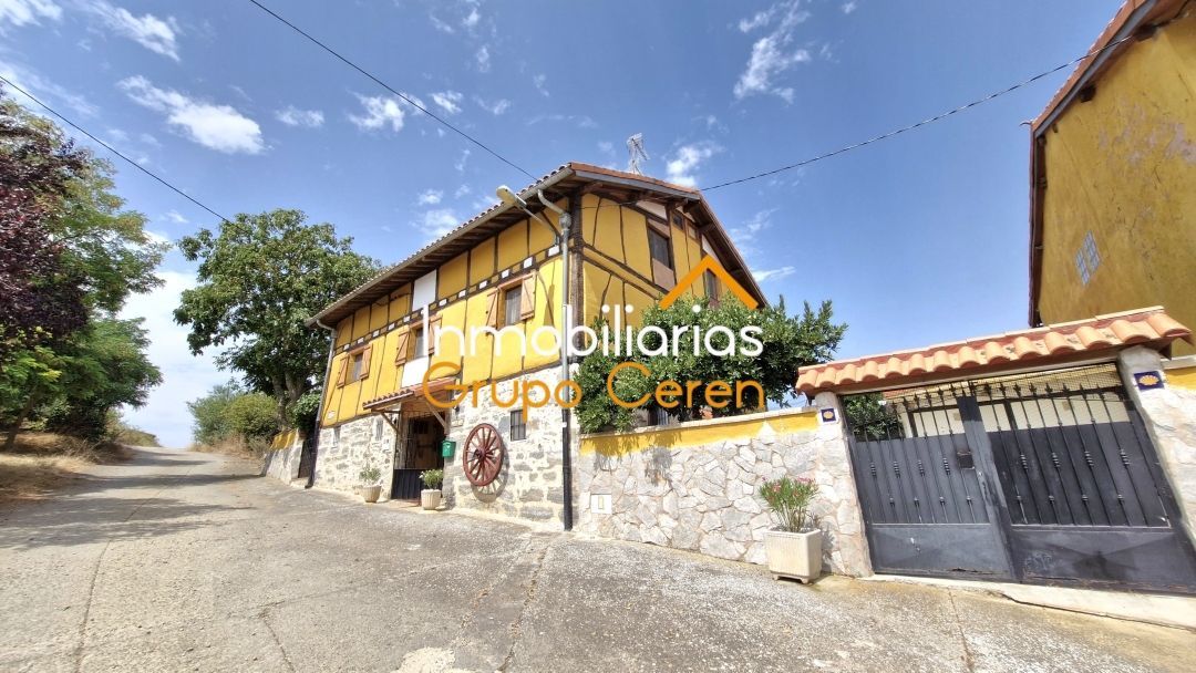 Vista exterior de Casa o xalet en venda en Redecilla del Campo amb Calefacció, Jardí privat i Traster