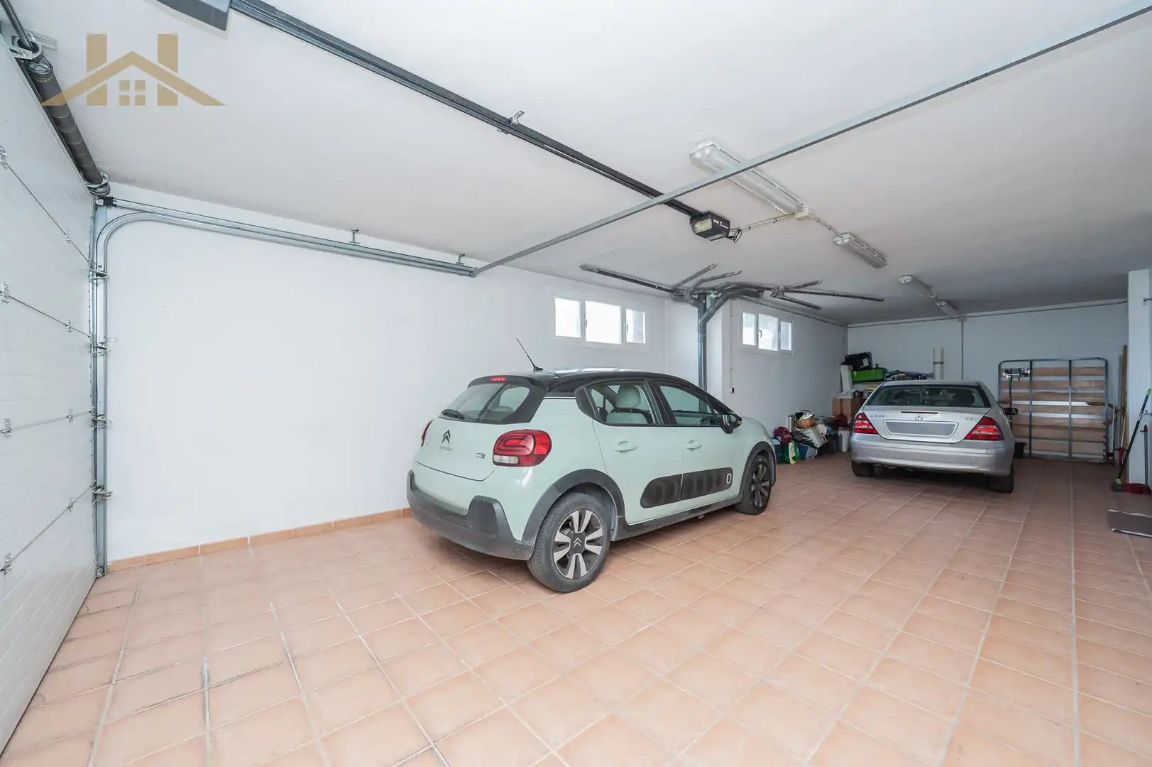 Aparcament de Casa o xalet en venda en Arroyomolinos (Madrid) amb Aire condicionat, Calefacció i Jardí privat