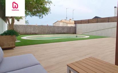 Piscina de Casa adosada en venda en Cunit amb Aire condicionat, Calefacció i Jardí privat