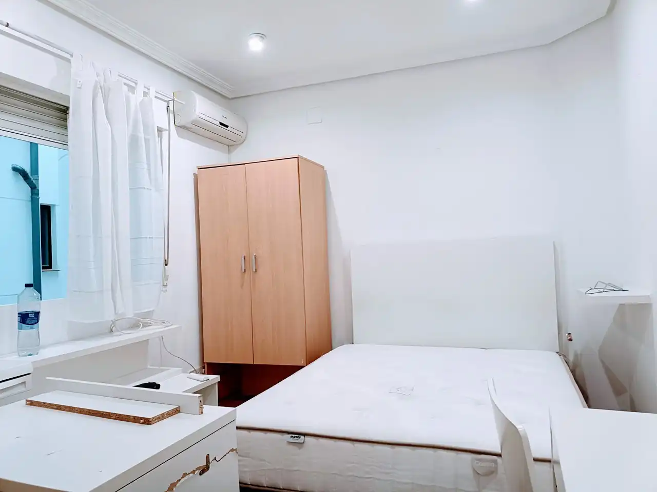 Habitación de Estudio de alquiler en  Madrid Capital con Aire acondicionado y Amueblado