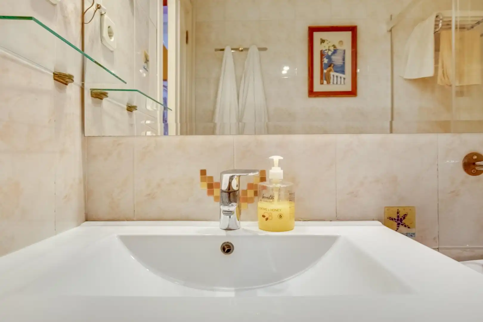 Bany de Apartament de lloguer en Madrid amb Calefacció, Parquet i Balcó