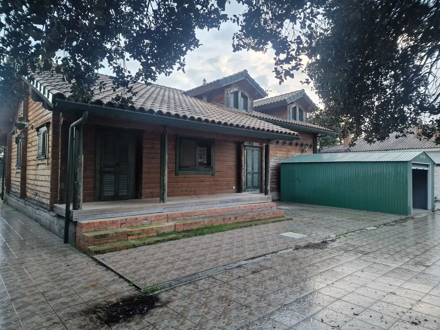 Vista exterior de Casa o xalet en venda en Nuevo Baztán amb Jardí privat, Parquet i Piscina
