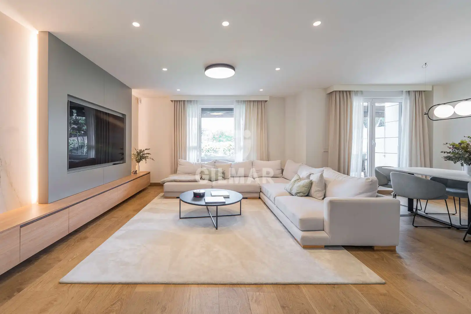 Living room of Detached homes for sale in Pozuelo de Alarcón  with Heating, Private garden and Swimming Pool