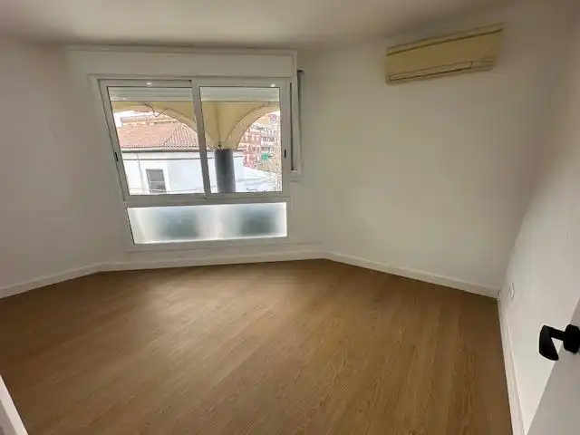 Schlafzimmer von Maisonette zum Verkauf in Badalona mit Klimaanlage und Parkett