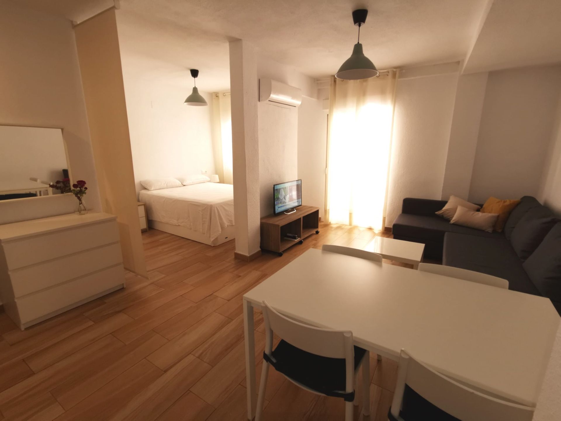 Dormitori de Pis de lloguer en  Córdoba Capital amb Aire condicionat i Moblat