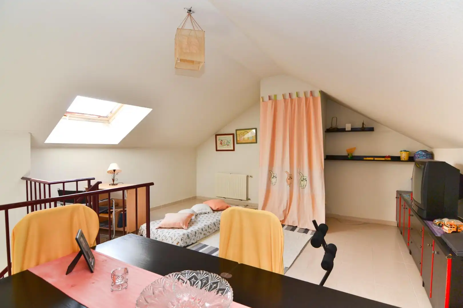 Habitación de Casa adosada en venta en Navalcarnero con Aire acondicionado, Calefacción y Jardín privado