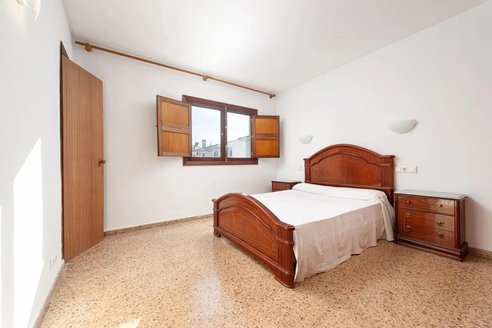 Schlafzimmer von Dachboden zum Verkauf in Alcúdia mit Möbliert und Balkon