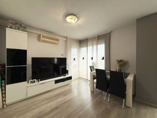 Piso en Venta en Carrer de Bernat Metge en El Besós i el Maresme