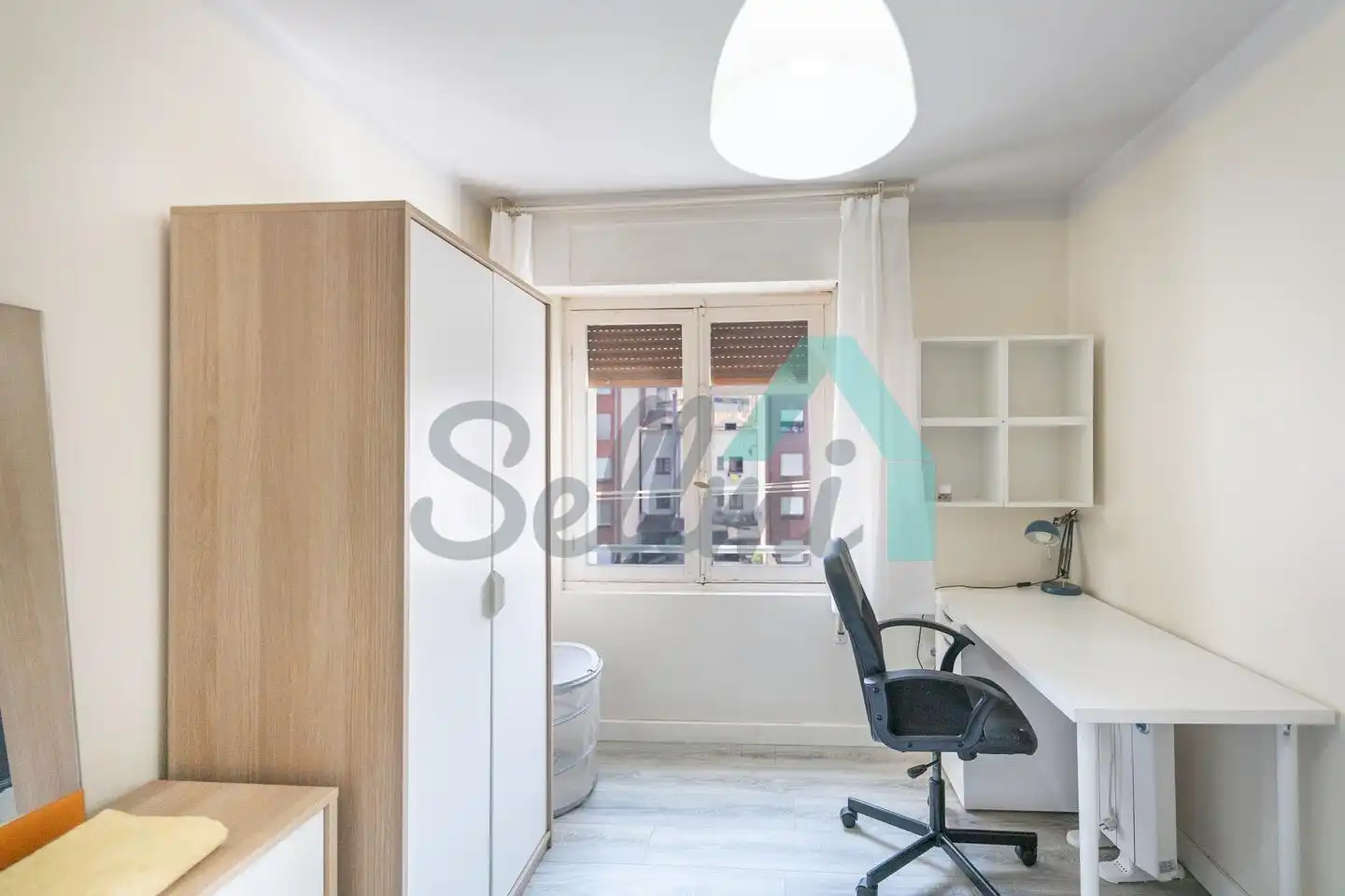 Habitación de Piso para compartir en Oviedo  con Calefacción y Amueblado