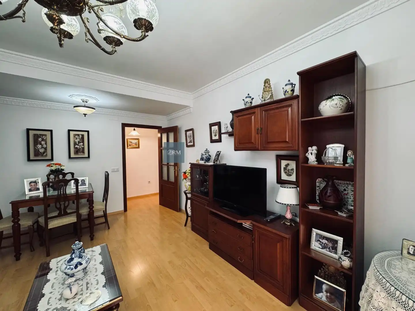 Living room of Flat for sale in Sanlúcar de Barrameda  with Air Conditioner, Heating and Parquet flooring