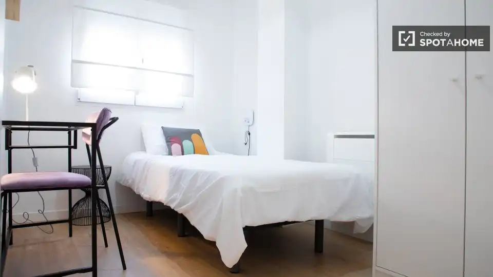 Room in Juan de la Cierva