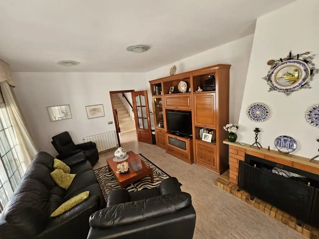 Wohnzimmer von Einfamilien-Reihenhaus zum Verkauf in Calafell mit Klimaanlage, Heizung und Privatgarten