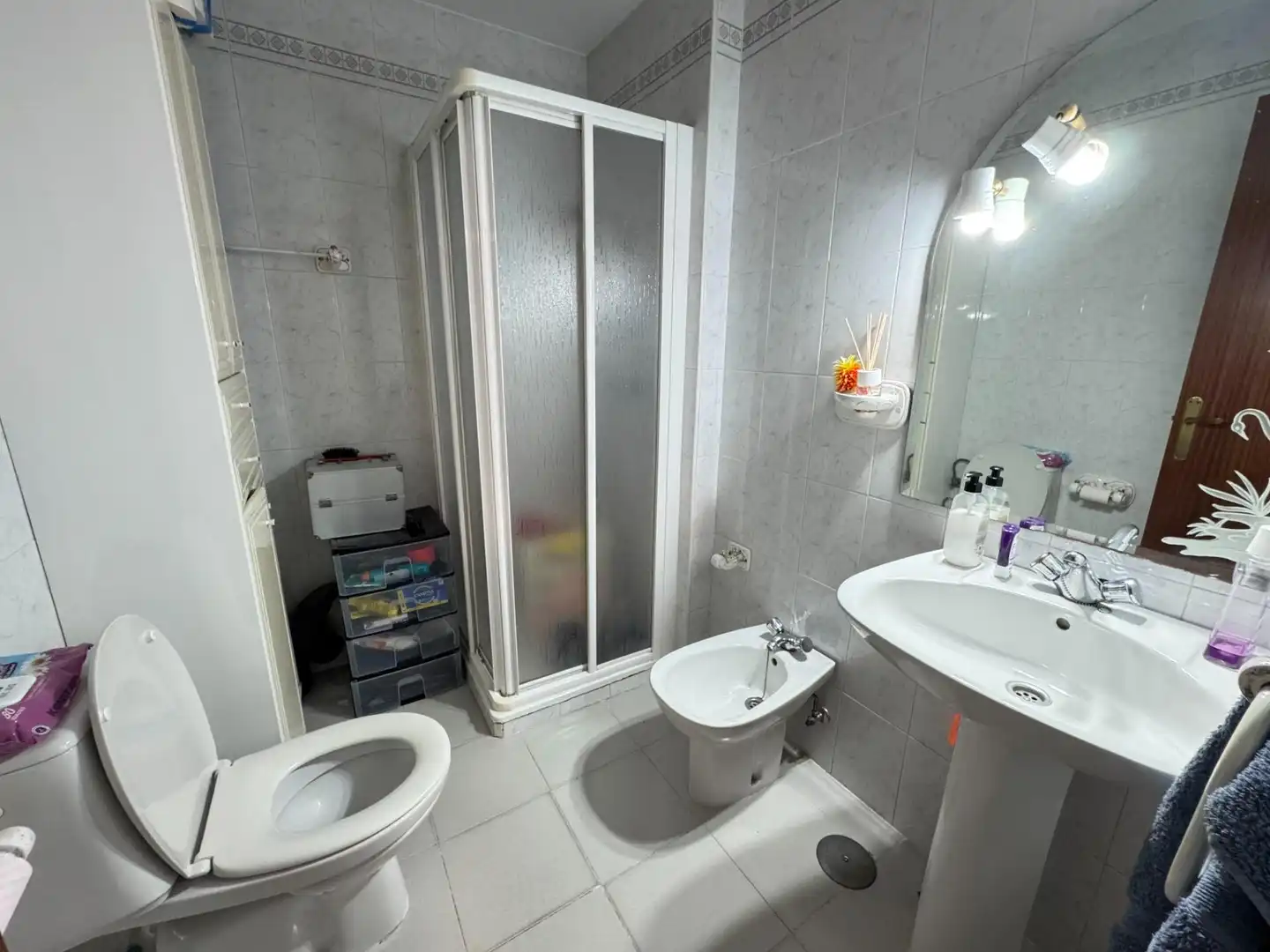 Badezimmer von Erdgeschoss zum Verkauf in Dos Hermanas mit Klimaanlage, Heizung und Terrasse