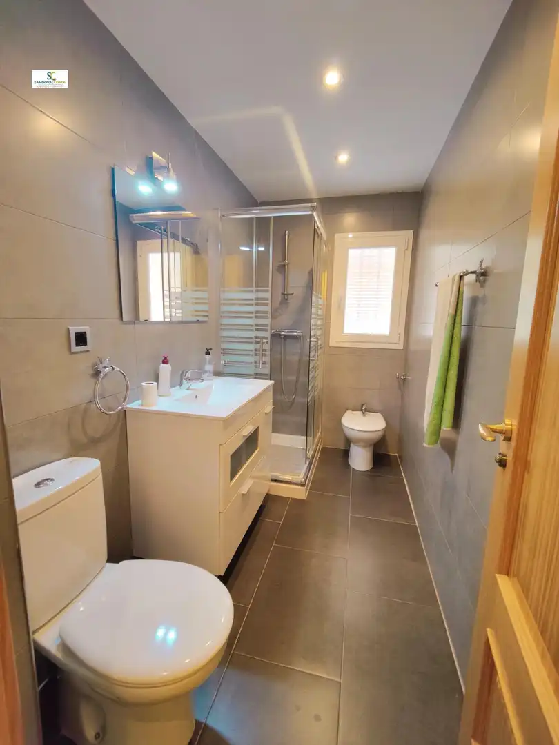 Baño de Piso en venta en Alicante / Alacant con Terraza, Trastero y Piscina comunitaria