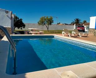 Piscina de Casa o xalet de lloguer en Chiclana de la Frontera amb Aire condicionat, Calefacció i Jardí privat