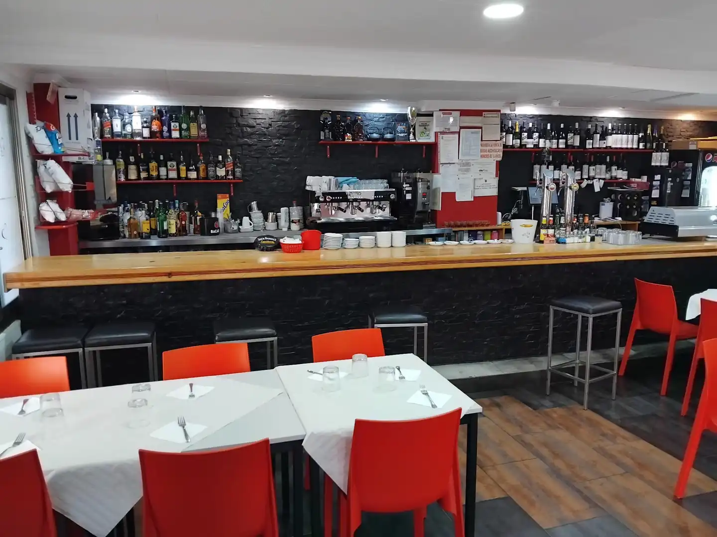 Geschaftsraum zum Verkauf in Carcaixent mit Klimaanlage, Heizung und Terrasse