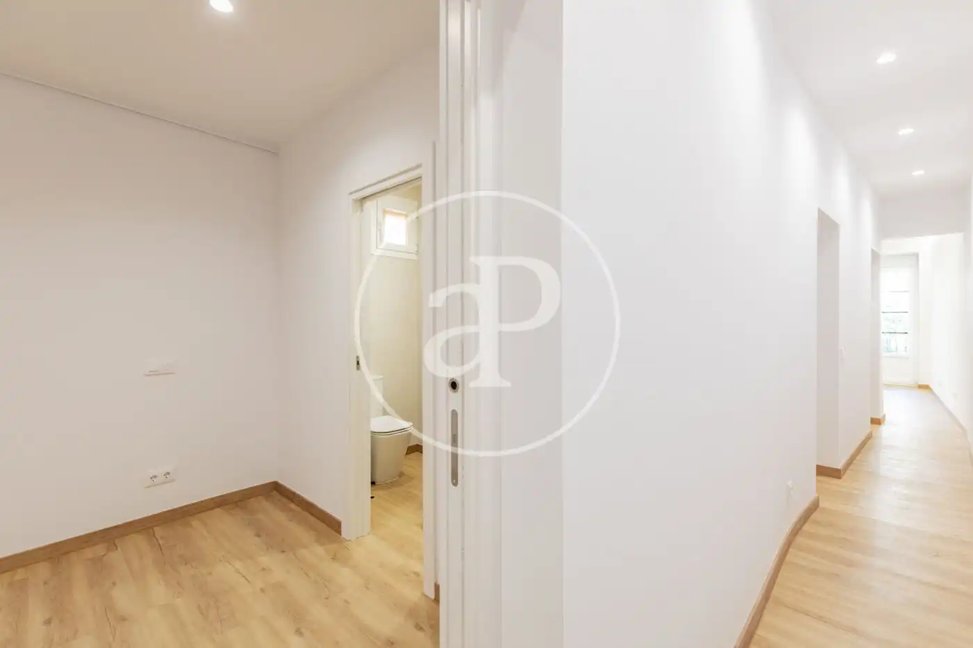 Piso en venta en Madrid con Calefacción y Balcón