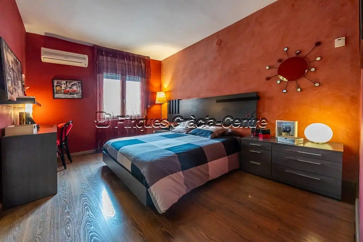Dormitori de Casa adosada en venda en Sabadell amb Aire condicionat, Calefacció i Parquet