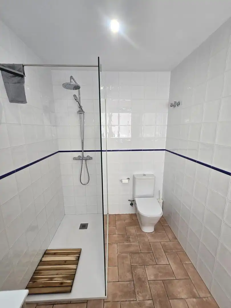 Baño de Planta baja de alquiler en El Masnou con Aire acondicionado, Calefacción y Jardín privado