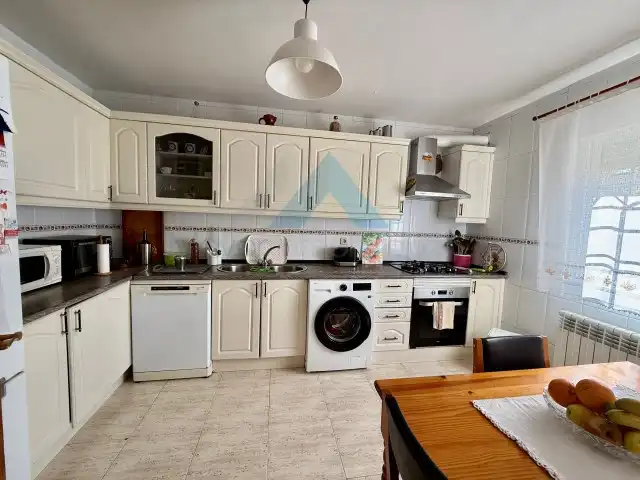 Küche von Haus oder Chalet zum Verkauf in Villanueva de la Torre mit Klimaanlage, Heizung und Privatgarten