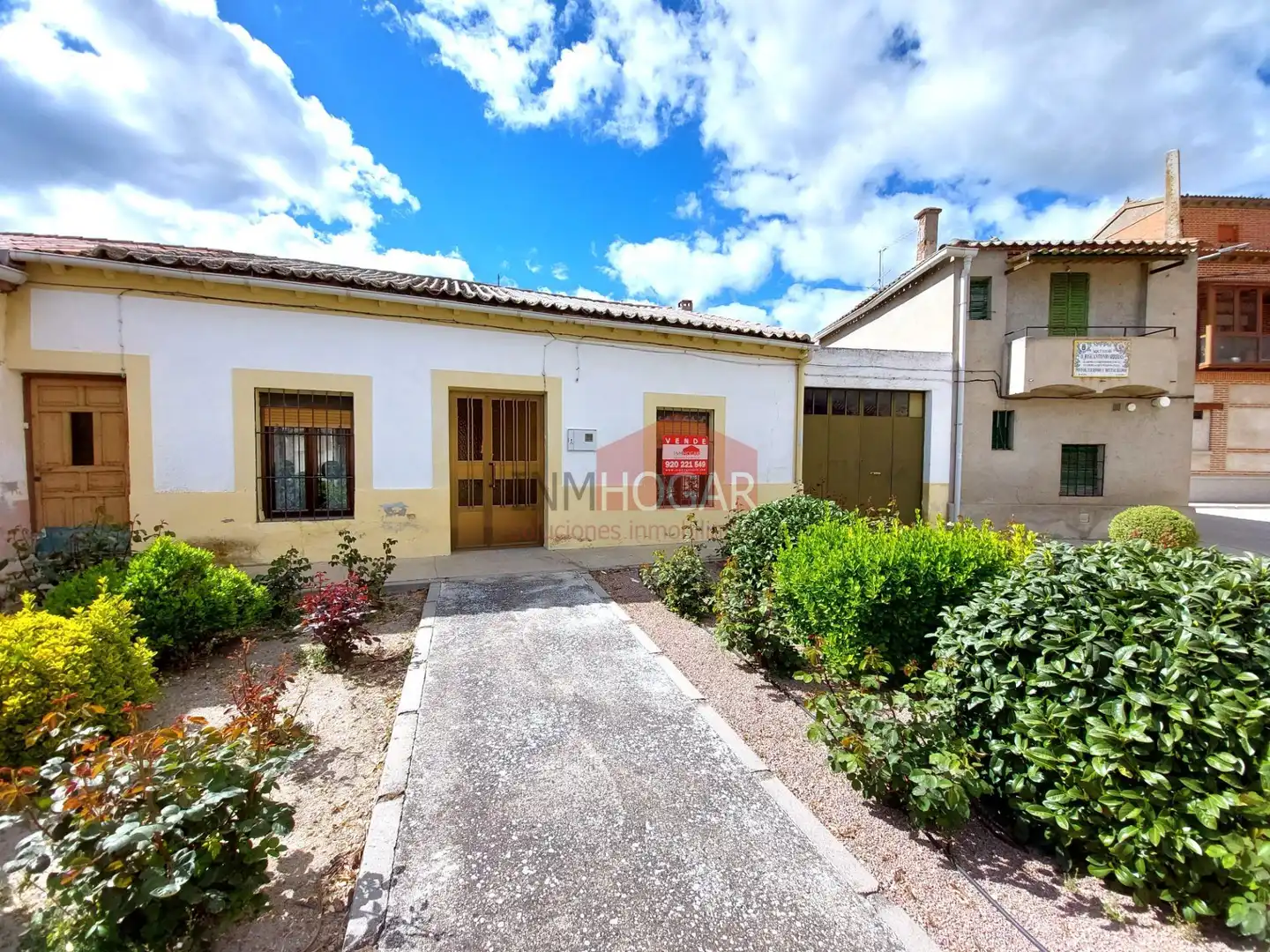 Vista exterior de Casa o xalet en venda en Palacios de Goda amb Calefacció, Terrassa i Traster