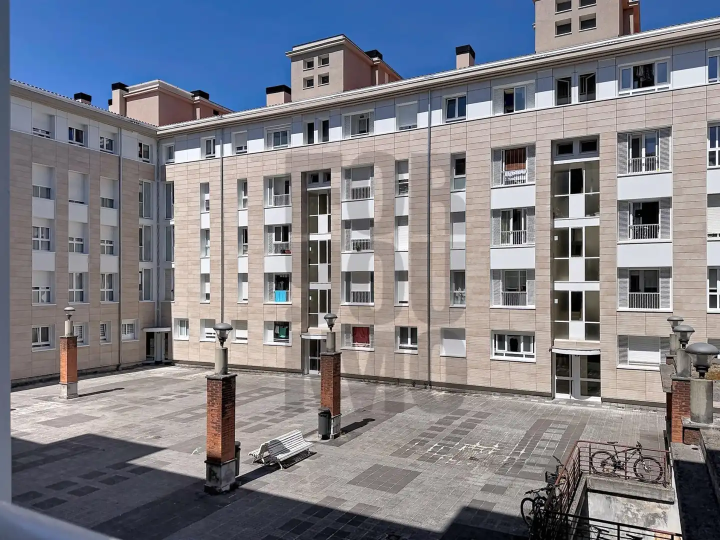 Vista exterior de Pis en venda en Donostia - San Sebastián  amb Calefacció i Balcó