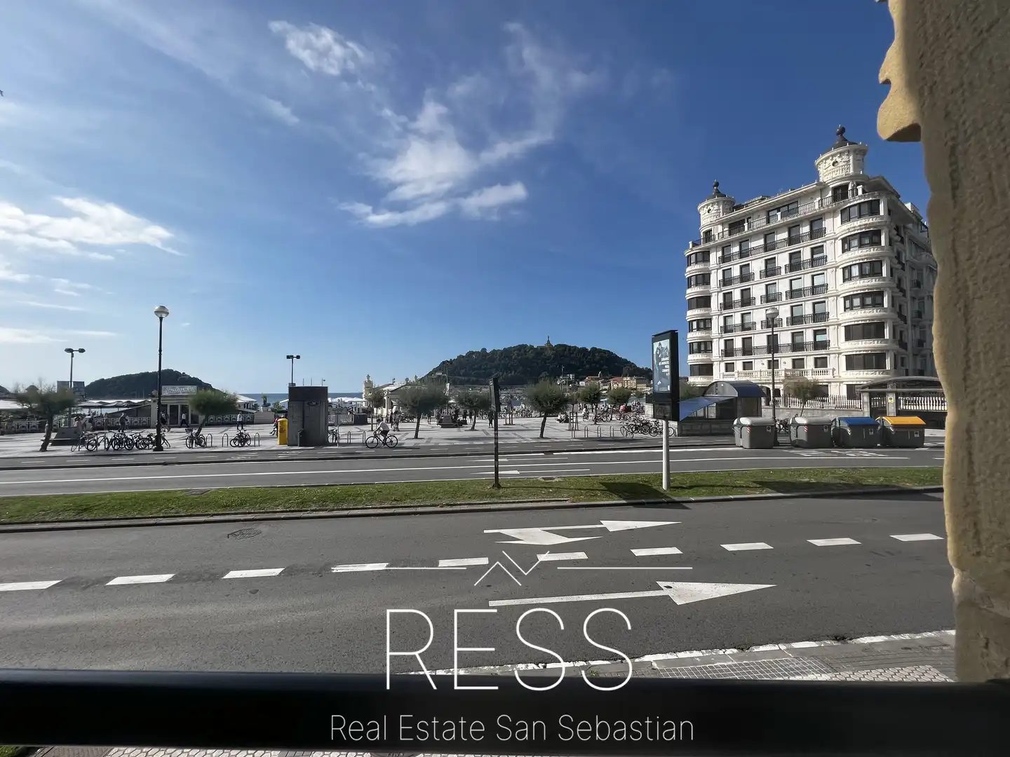 Vista exterior de Pis en venda en Donostia - San Sebastián  amb Terrassa i Moblat