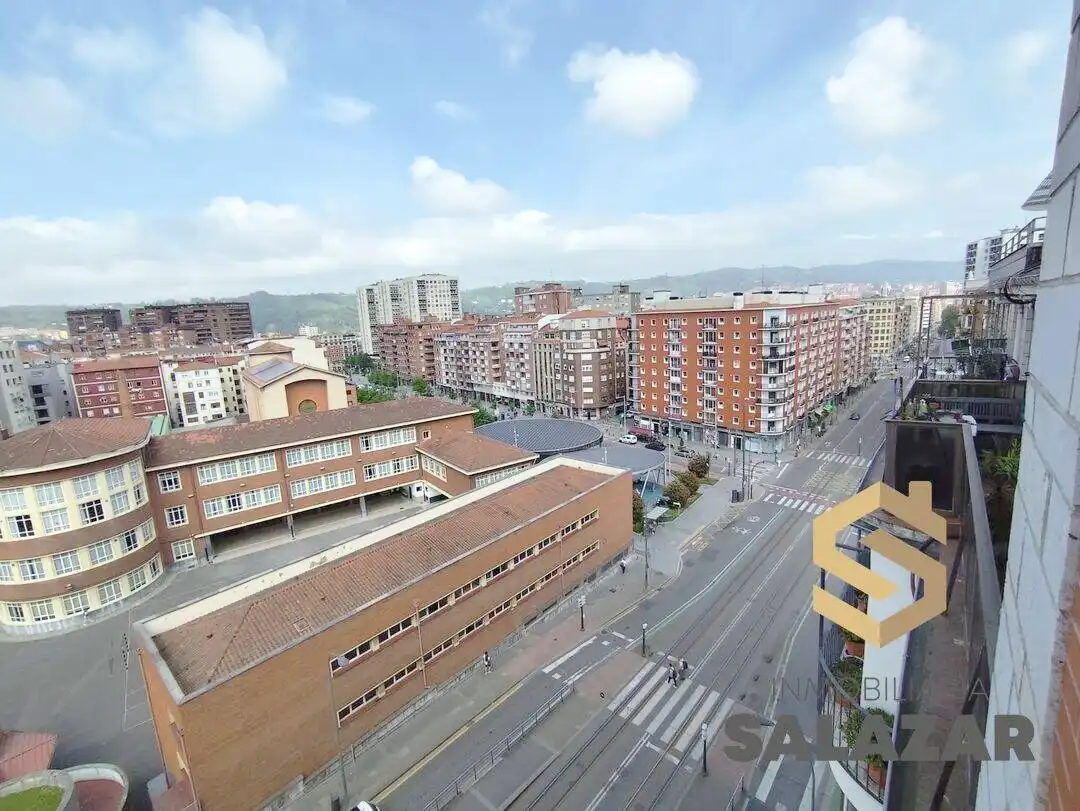 Vista exterior de Piso en venta en Bilbao  con Calefacción
