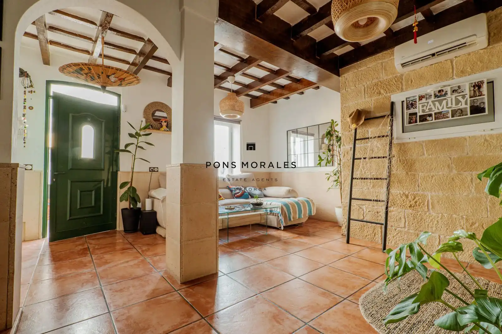 Casa con terraza en venta en Ferreries poble, imagen 2