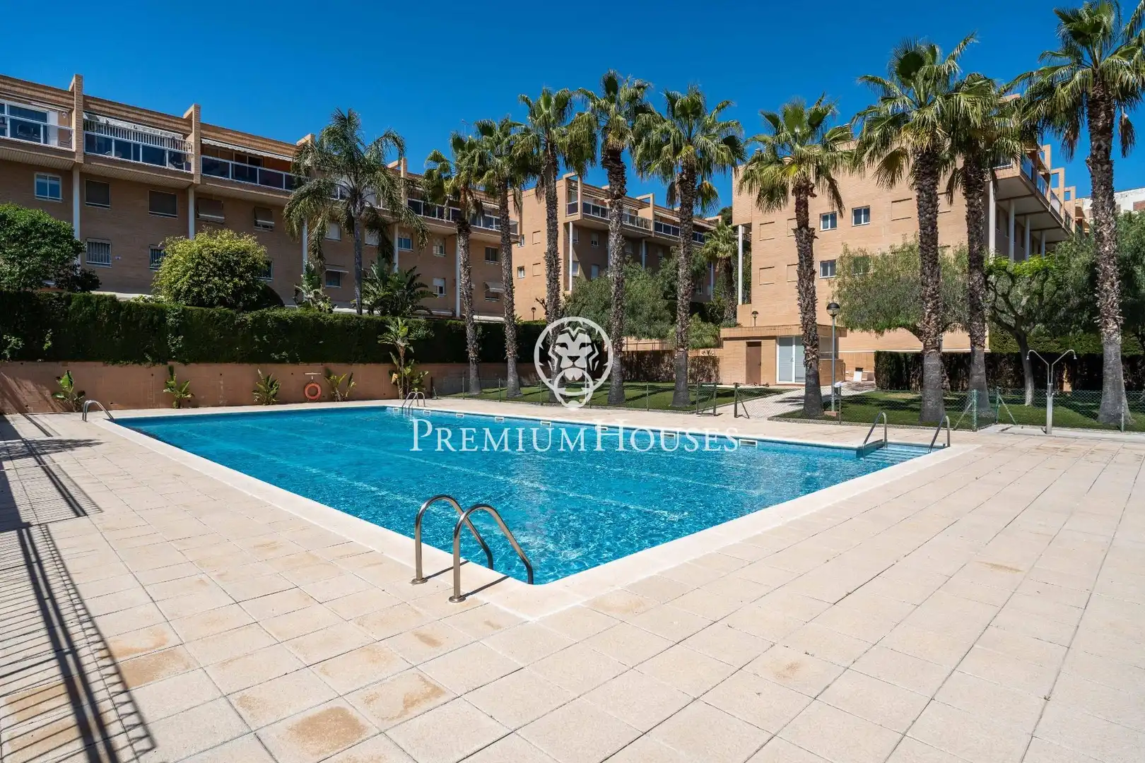 Piscina de Pis en venda en Tarragona amb Aire condicionat, Calefacció i Jardí privat