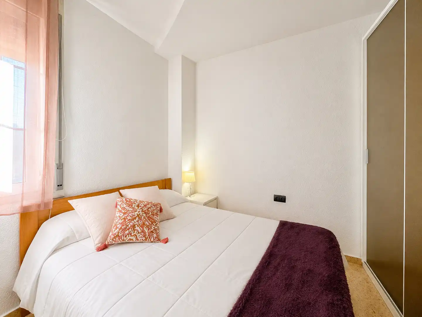 Habitación de Piso en venta en Barcelona con Amueblado y Horno