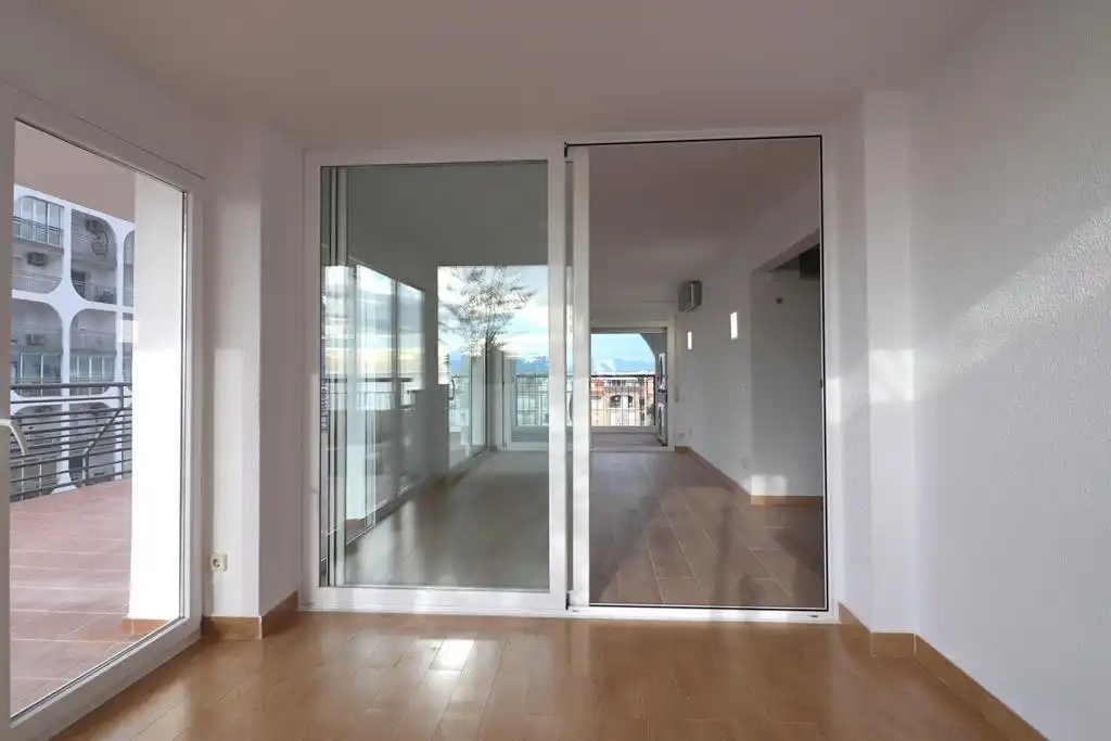 Attic for sale in Empuriabrava  with Air Conditioner