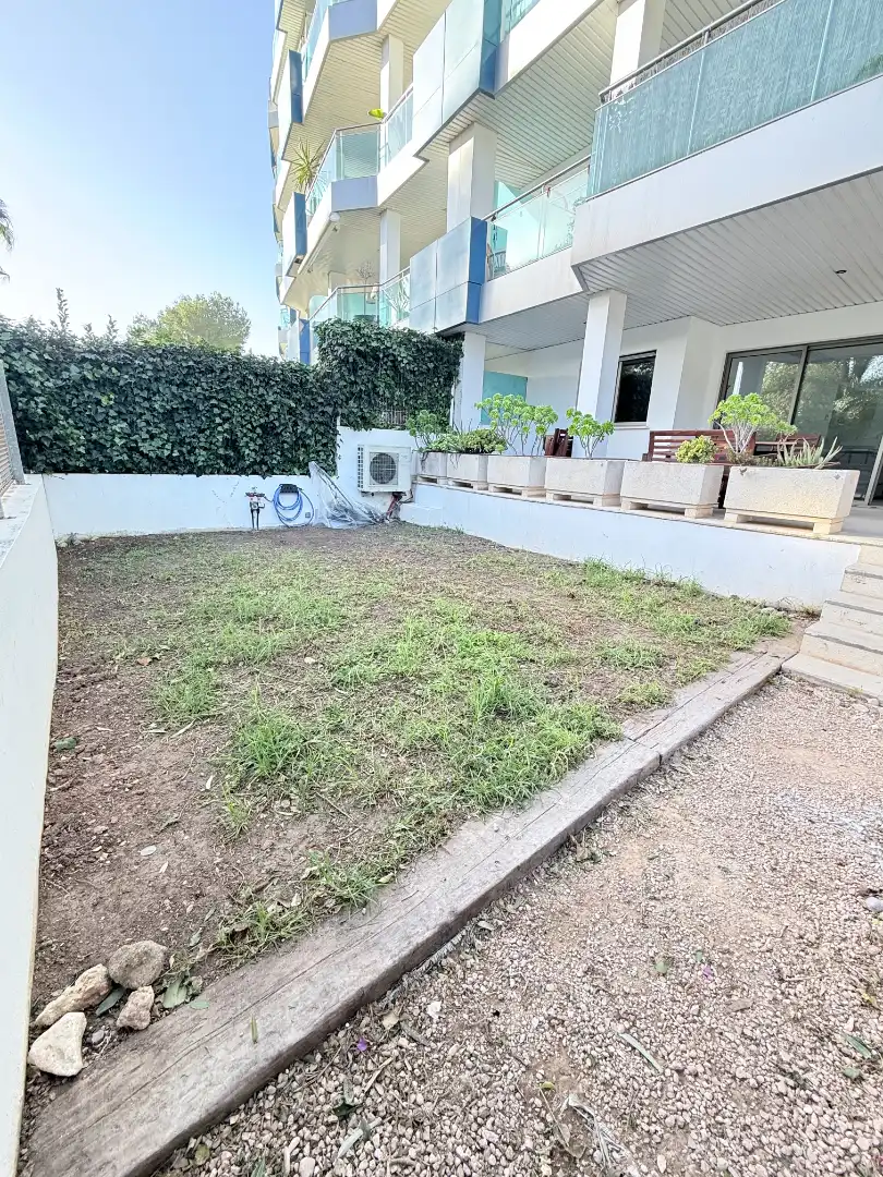 Apartamento en venta en Santa Eulària des Riu con Aire acondicionado, Calefacción y Jardín privado