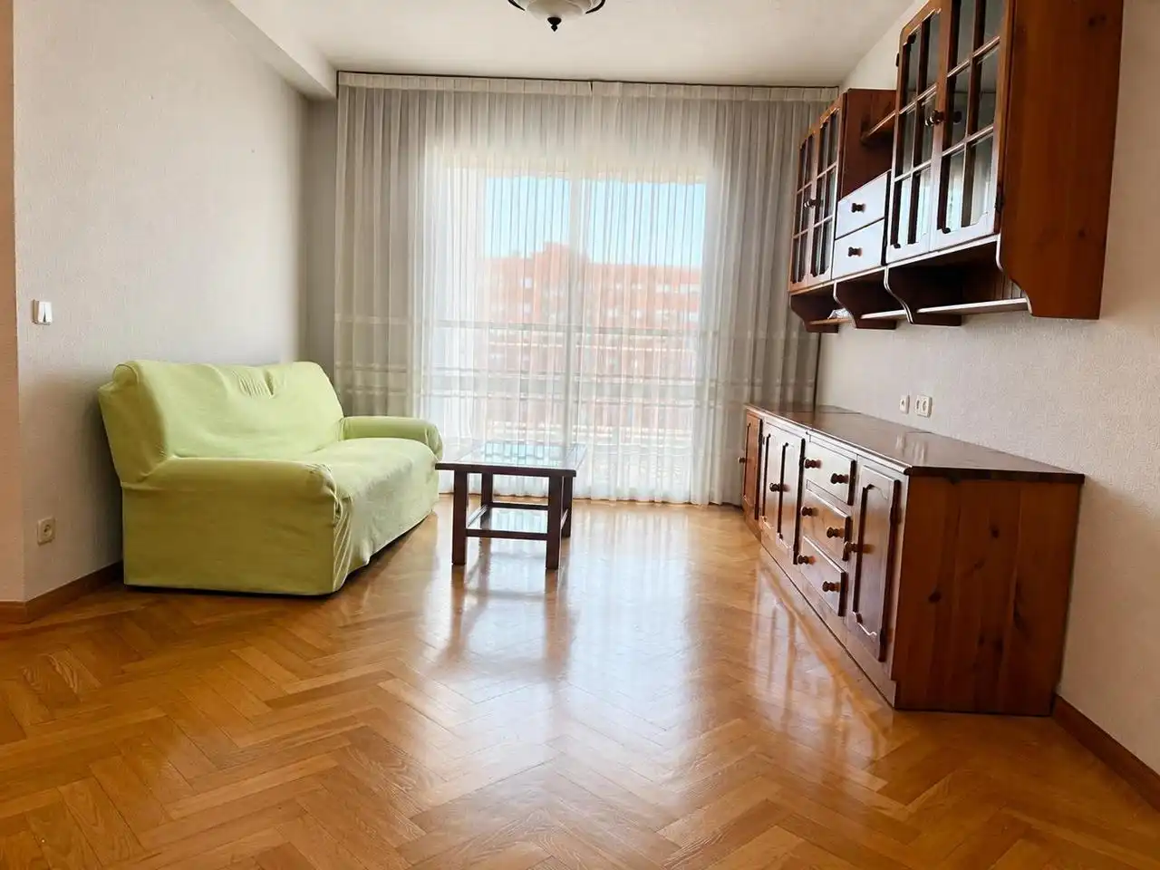 Sala de estar de Piso en venta en Madrid con Calefacción, Parquet y Terraza