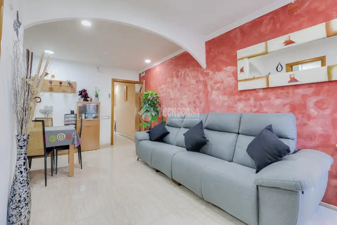 Sala d'estar de Casa adosada en venda en Terrassa amb Aire condicionat, Calefacció i Terrassa