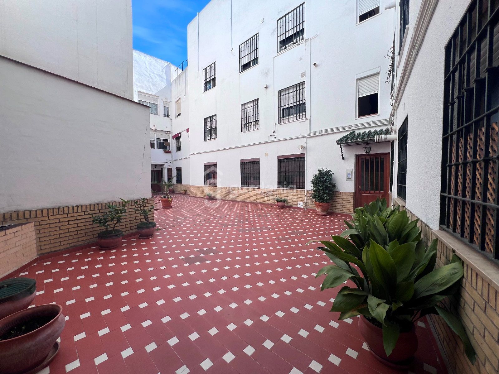Vista exterior de Piso de alquiler en  Sevilla Capital con Aire acondicionado