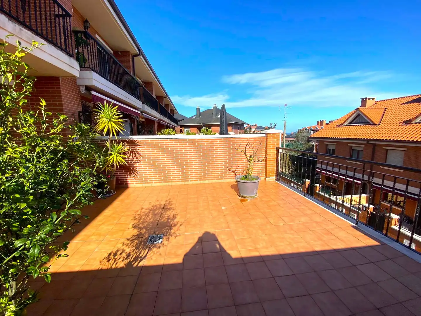 Terrassa de Casa adosada en venda en Castro-Urdiales amb Calefacció, Parquet i Terrassa