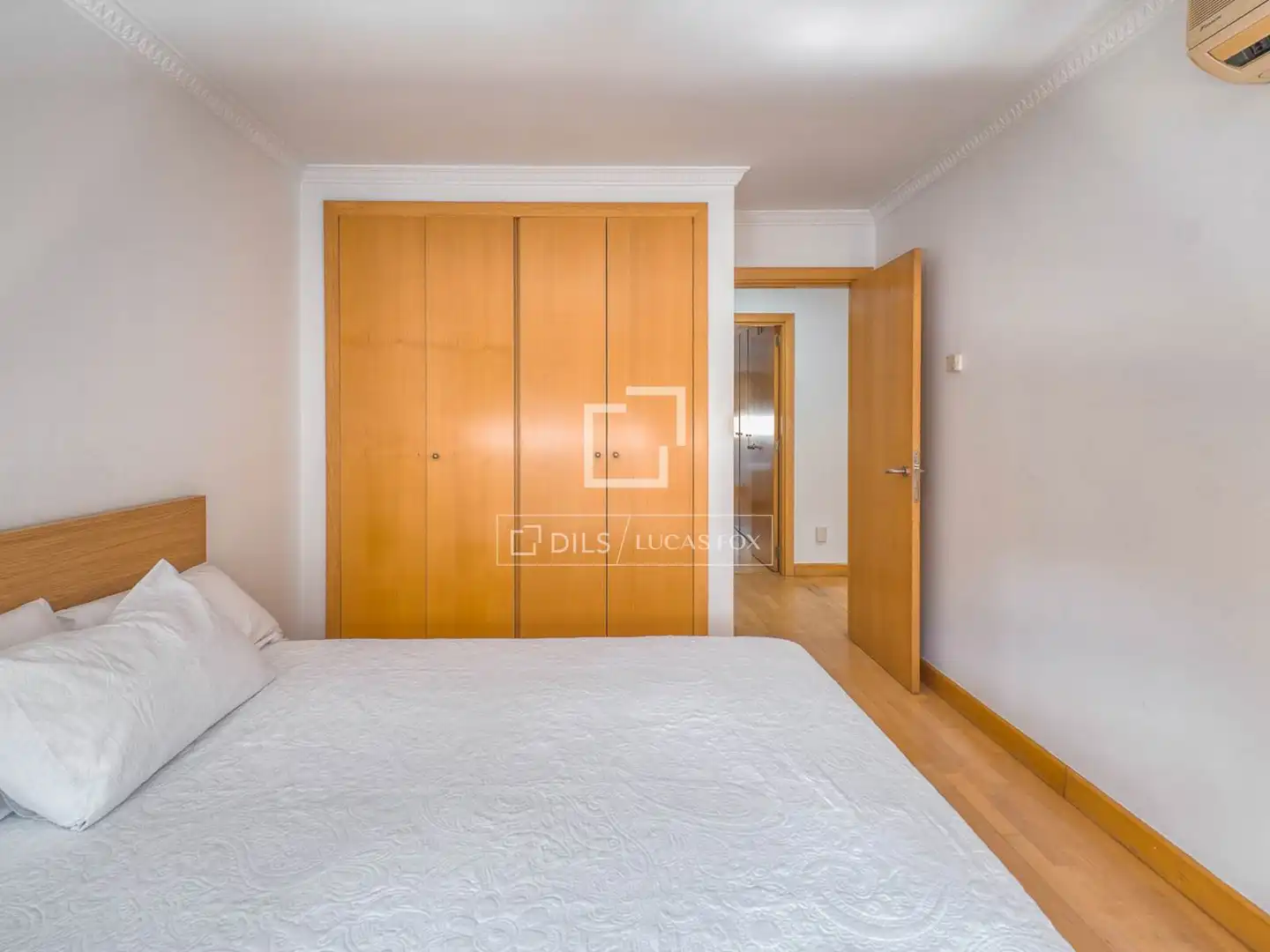 Dormitori de Casa o xalet en venda en Madrid amb Aire condicionat, Calefacció i Jardí privat