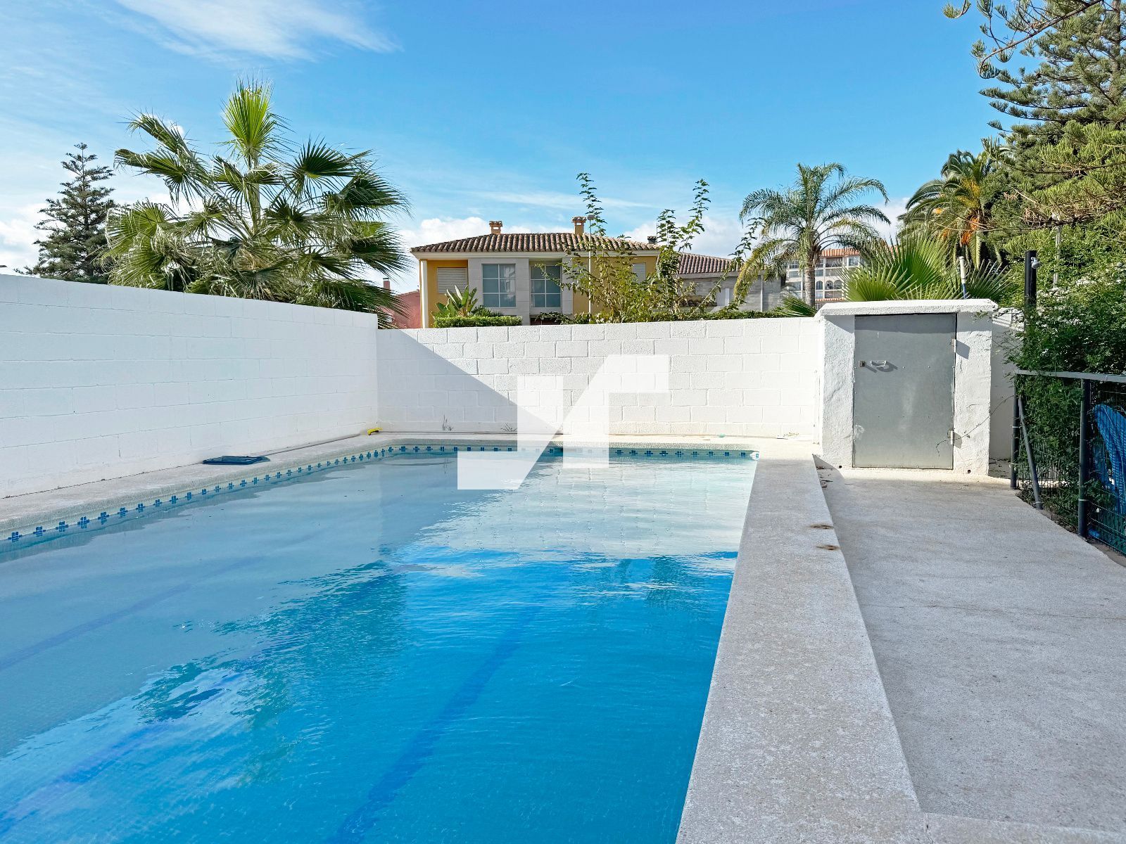 Piscina de Pis en venda en Benicasim / Benicàssim amb Terrassa, Traster i Piscina